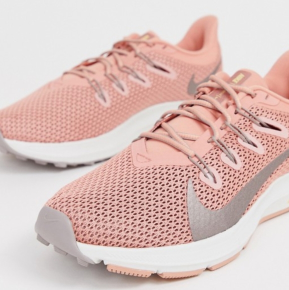 Nike Shoes - 👟 WOMENS Nike Quest 2